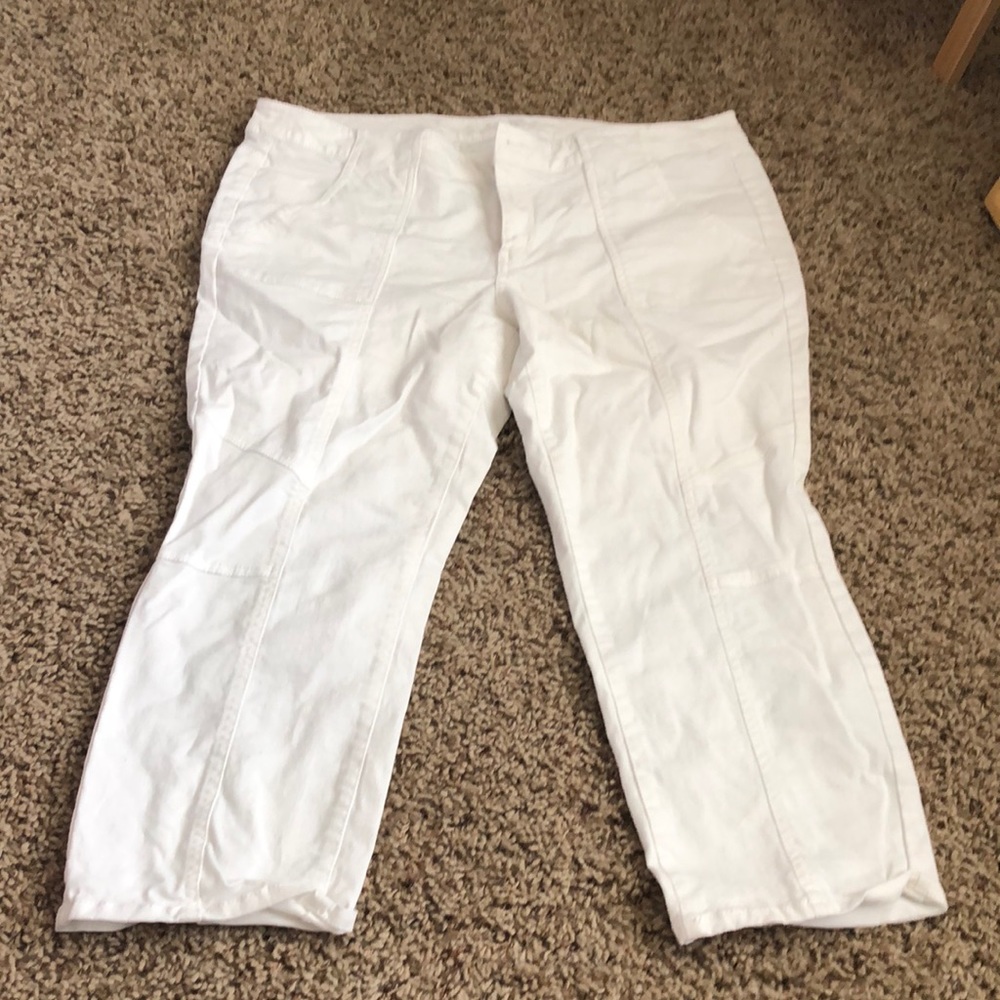 WOMENS American eagle white capris
